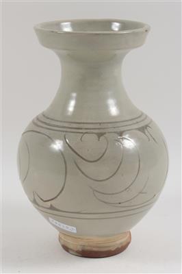 Vase, - Antiques and Paintings