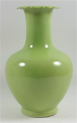 Vase, - Antiques and Paintings