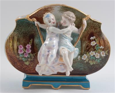 Jardiniere mit zwei schaukelnden Kindern, - Antiques and Paintings