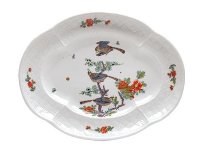 A Baroque platter with 3 birds on branches, - Works of Art (Furniture, Sculptures, Glass, Porcelain)