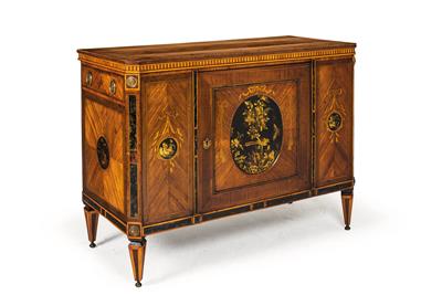 Elegant sideboard, - Oggetti d'arte