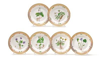 Flora Danica dessert plates, - Works of Art (Furniture, Sculptures, Glass, Porcelain)