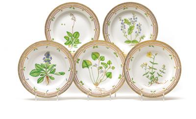 A Flora Danica dinner plate, - Oggetti d'arte