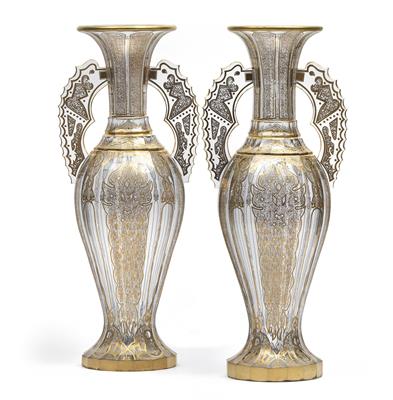A pair of vases, - Works of Art (Furniture, Sculptures, Glass, Porcelain)