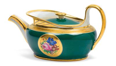 A magnificent teapot with cover, - Starožitnosti (Nábytek, Sochařská díla)