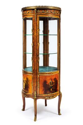 Seltenes Modell einer runden freistehenden Salonvitrine, - Antiquitäten & Möbel