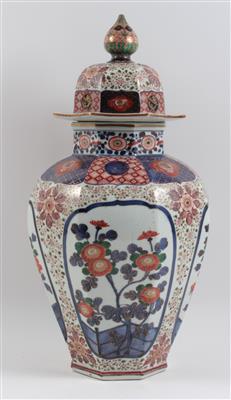 Imari-Deckelvase, - Antiquariato e Dipinti