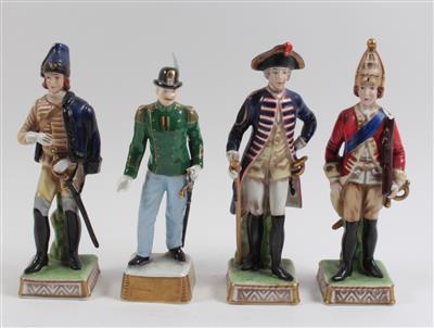 4 Figuren von Uniformierten, - Saisonabschluß-Auktion Bilder Varia, Antiquitäten, Möbel, Teppiche und Design