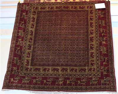 Tefzet Orient ca. 326 x 297 cm, - Saisonabschluß-Auktion Bilder Varia, Antiquitäten, Möbel, Teppiche und Design