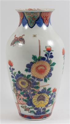 Vase, - Antiques and Paintings