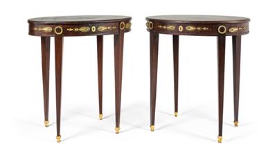 Zwei leicht variierende ovale Tische, - Saisonabschluß-Auktion Bilder Varia, Antiquitäten, Möbel, Teppiche und Design