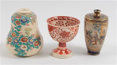 1 Vase, 1 Deckelgefäß, 1 Fußschale, - Summer-auction