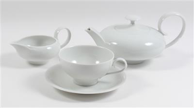 1 Teekanne mit Deckel, 1 Gießer, 4 Tassen mit Untertassen, - Letní aukce