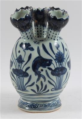 Blau-weiße Vase mit fünf Tüllen, - Sommerauktion - Bilder Varia, Antiquitäten, Möbel/ Design