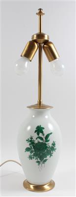 Lampenfuß mit 2 Glühbirnen und Metallmontierung, - Letní aukce