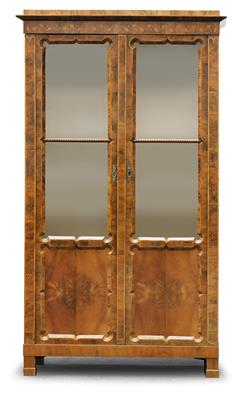 Ungewöhnlicher, hoher Biedermeier-Schrank - Summer-auction