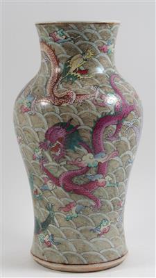 Famille rose Vase, - Summer-auction