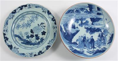 Konvolut von 4 blau-weißen Tellern, - Summer-auction