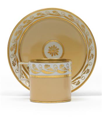 Tasse und Untertasse mit Goldblumen, - Sommerauktion - Bilder Varia, Antiquitäten, Möbel/ Design