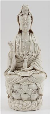 Blanc de Chine Figur der Guanyin, - Letní aukce