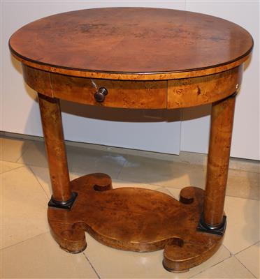 Zierlicher ovaler Biedermeier Damenschreibtisch, - Summer-auction