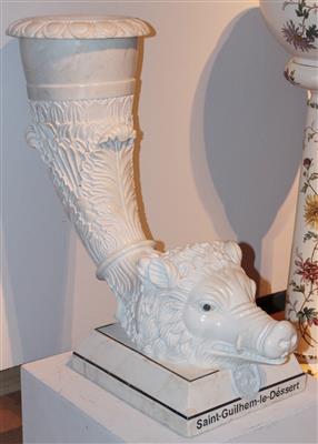 Paar dekorative MarmorSkulpturen bzw. Vasen, - Asta estiva