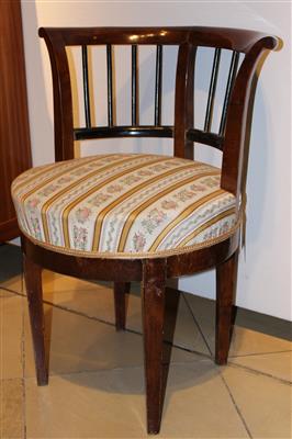 Kl. Biederm. Sessel in halbrunder Form, - Saisoneröffnungs-Auktion Antiquitäten, Bilder, Design