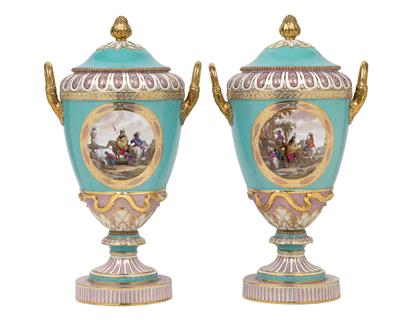 Paar Deckelvasen mit holländischen Szenen nach Wouwerman, - Antiquitäten (Möbel, Skulpturen, Glas und Porzellan)