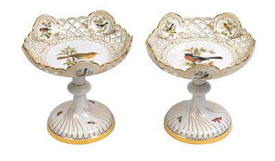 A pair of centrepieces with European birds, - Oggetti d'arte (mobili, sculture, Vetri e porcellane)