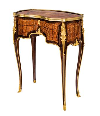 Salon table or chiffoniere, - Works of Art (Furniture, Sculpture, Glass and porcelain)