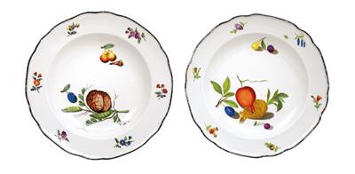 A dinner plate and soup dish, - Oggetti d'arte (mobili, sculture, Vetri e porcellane)