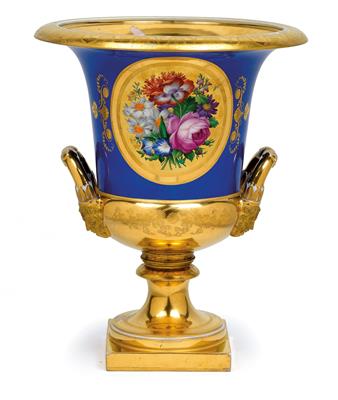 A vase with floral medallions, - Starožitnosti (Nábytek, Sochařská díla, Sklo, Porcelán)