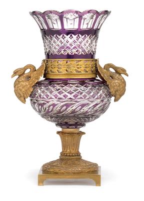 A vase with "bronze doré" mounting, - Starožitnosti (Nábytek, Sochařská díla, Sklo, Porcelán)