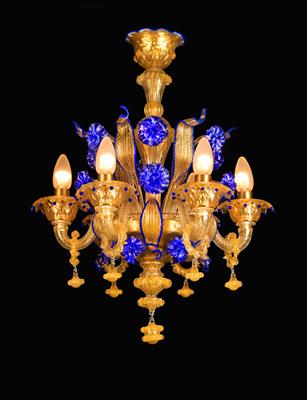 A Venetian miniature chandelier, - Works of Art (Furniture, Sculpture, Glass and porcelain)