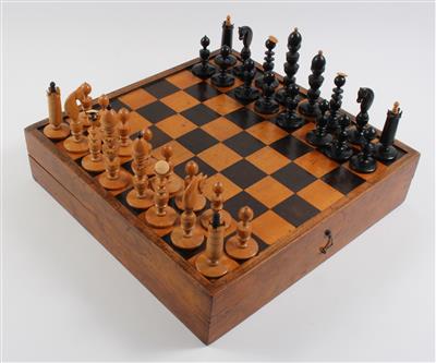 Schach- und Mühle/Dame-Spiel in Holzkassette mit Schachund Mühlefeld, - Antiquariato e Dipinti