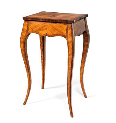 Elegant French side table, - Works of Art (Furniture, Sculptures, Glass, Porcelain)
