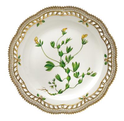 A Flora Danica latticework platter ‘Lotus maritimus L.’, - Works of Art (Furniture, Sculptures, Glass, Porcelain)
