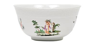 A bowl, - Works of Art (Furniture, Sculptures, Glass, Porcelain)
