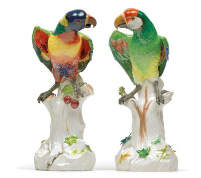Paar Papageien auf Baumstamm sitzend, - Antiquitäten & Möbel