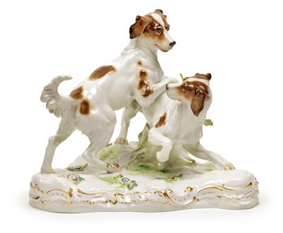 A pair of hunting dogs playing, - Works of Art (Furniture, Sculptures, Glass, Porcelain)