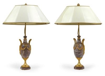 Pair of table lamps, - Starožitnosti (Nábytek, Sochařská díla, Sklo, Porcelán)