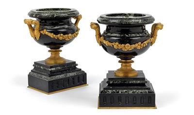 Pair of vases, - Oggetti d'arte (mobili, sculture, vetri e porcellane)