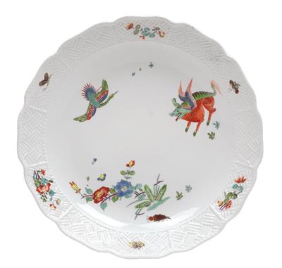 A platter with ‘Korean lions’, - Starožitnosti (Nábytek, Sochařská díla, Sklo, Porcelán)