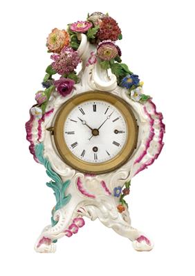 A porcelain clock case with floral tendrils and movement, - Works of Art (Furniture, Sculptures, Glass, Porcelain)