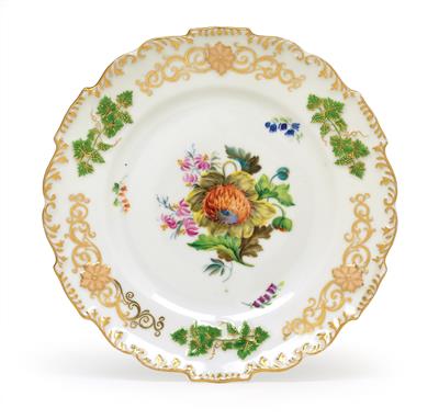 A Russian floral plate, - Starožitnosti (Nábytek, Sochařská díla, Sklo, Porcelán)