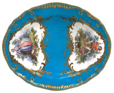 A dish, - Works of Art (Furniture, Sculptures, Glass, Porcelain)