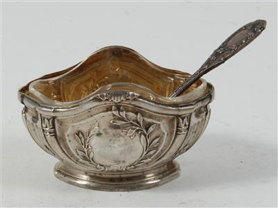4 französische Silbergewürzschälchen mit Innenvergoldung und Löffelchen, - Saisonabschluß-Auktion Bilder, Möbel und Antiquitäten