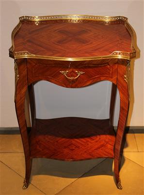 Beistelltischchen im Louis XV Stil, - Saisonabschluß-Auktion Bilder, Möbel und Antiquitäten