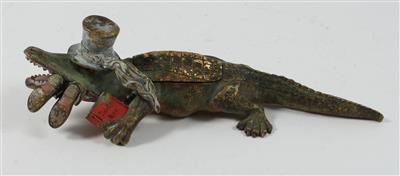 Hungriges Krokodil mit Zylinder und Bädeker - Saisonabschluß-Auktion Bilder, Möbel und Antiquitäten