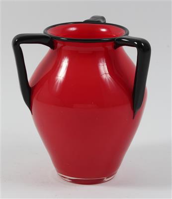 Vase mit drei Henkeln, - Saisonabschluß-Auktion Bilder, Möbel und Antiquitäten
